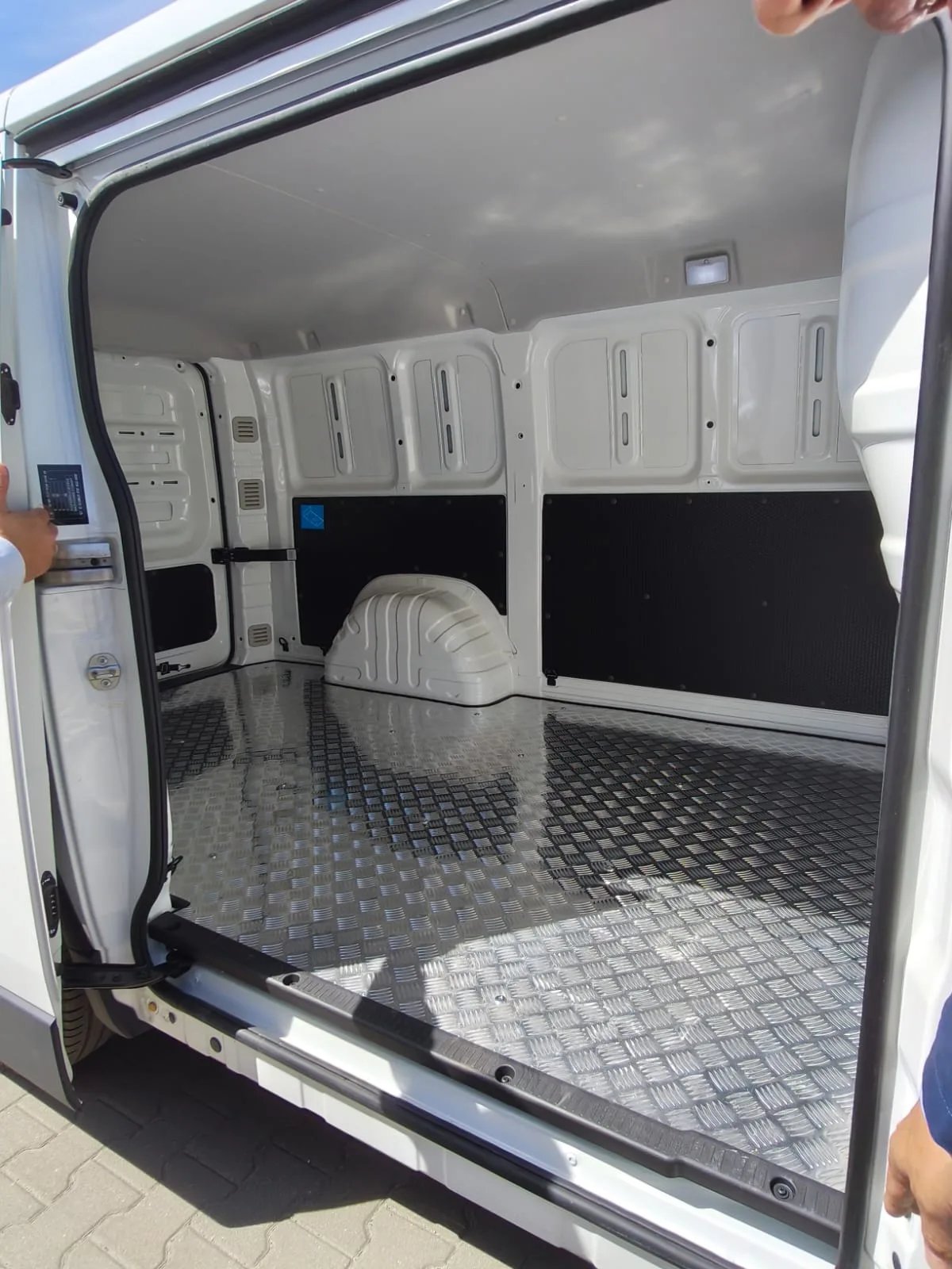 Foton CAVAN C1 krovinių skyrius iš vidaus